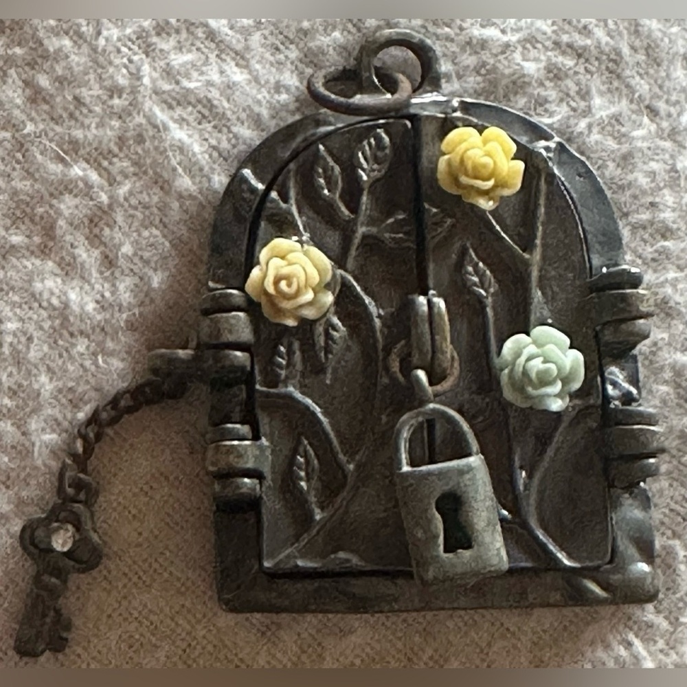 Vintage Fairy Door Pendant with lock & Key
